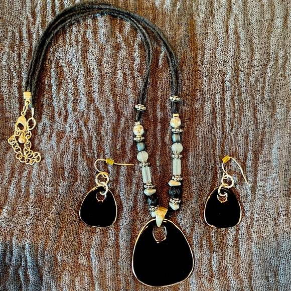 ✨ Black and silver stone statement necklace and earrings set ✨ - Picture 1 of 4